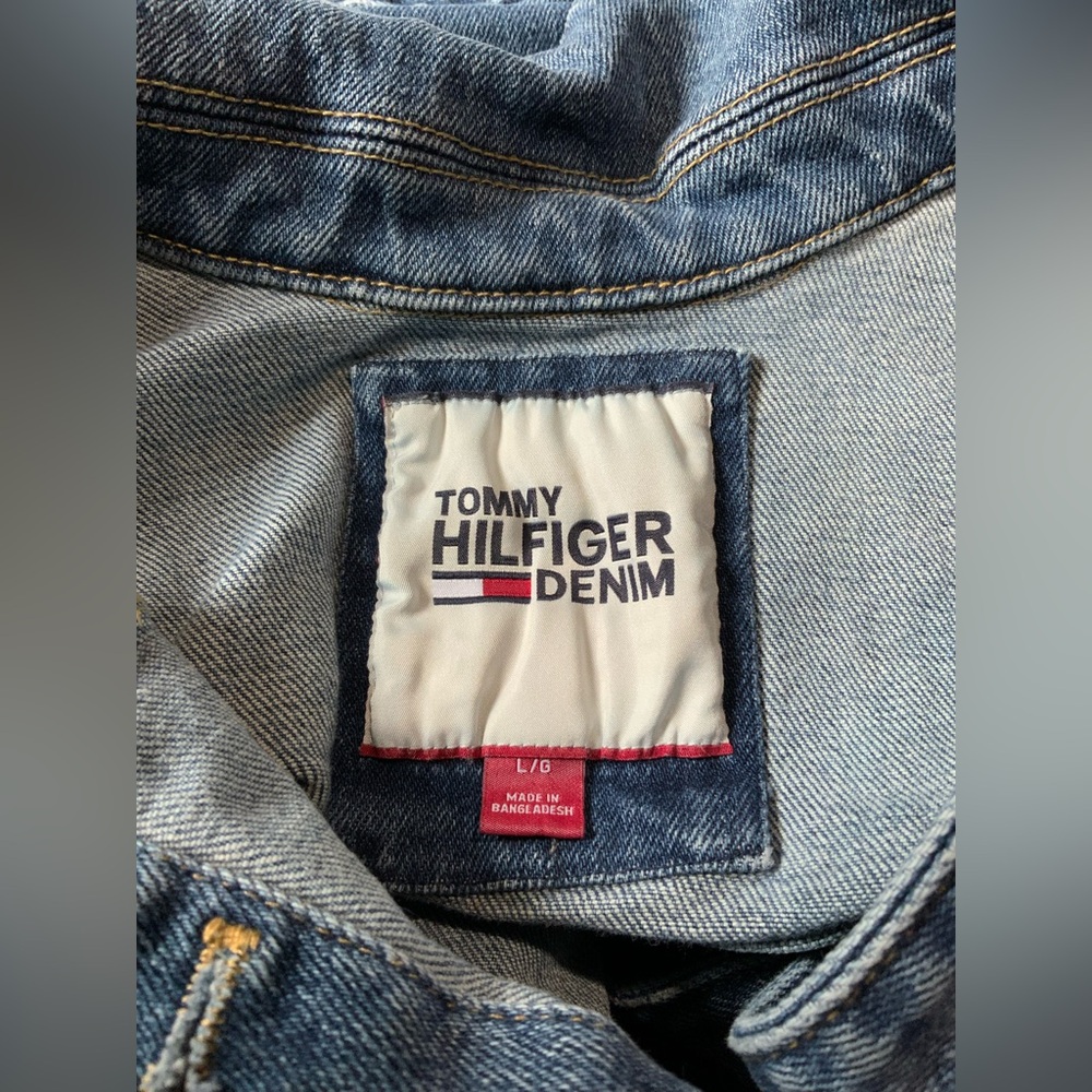 Tommy Hilfiger Vintage Women's Blue Denim Jacket, Classic Trucker Styling Size L - Picture 3 of 4
